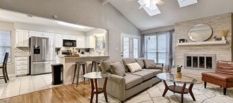 Hot Tub Pool Poker table Game room w arcades Outdoor living BBQ firepit & More