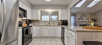 New to Vrbo Pool, Game room w/ arcades, Hot tub, Outdoor living, BBQ, firepit