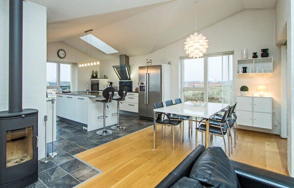 Fridge, oven, dishwasher, coffee/tea maker