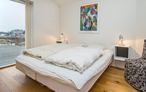 4 bedrooms, travel cot, free WiFi