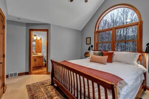 4 bedrooms, iron/ironing board, travel cot, free WiFi