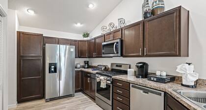 2/2 PATIO VILLA CLOSE TO THE POOLS AND GOLF COURSES!