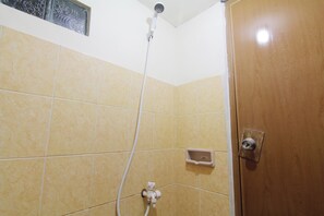 Bathroom - Wanderlust Homestay (Yogyakarta)