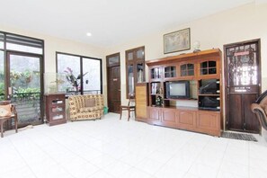 Living area - Wanderlust Homestay (Yogyakarta)