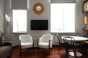 Smart TV y chimenea 
