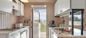 Beautiful home in Løkken with WiFi