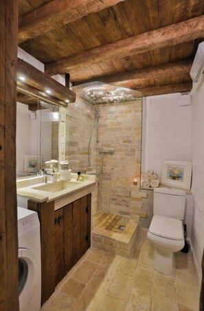 Dusche, Haartrockner, Handtücher, Seife