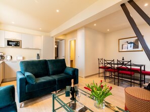 تلفزيون بشاشة مسطحة