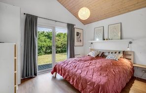 3 bedrooms, travel crib, free WiFi