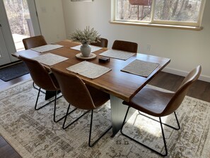 Dining - Cozy Cabin in the Woods (Talkeetna)
