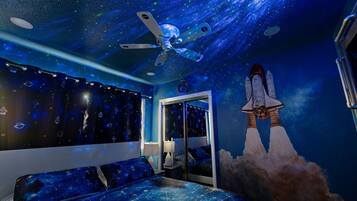 4 Schlafzimmer, Schreibtisch, Bügeleisen/Bügelbrett, Reisekinderbett