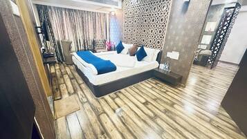 Suite Royal | 1 habitación, escritorio y espacio para trabajar con laptop