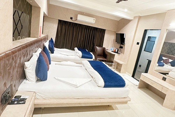 Family Quadruple Room | Desk, laptop workspace, soundproofing, free WiFi