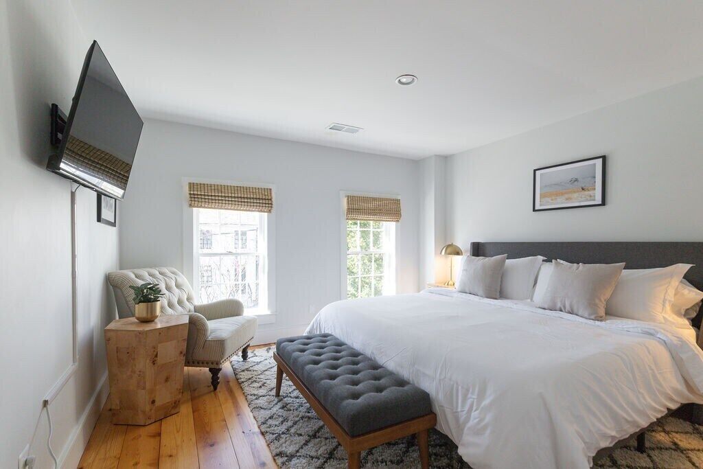 3 bedrooms, desk, iron/ironing board, free WiFi