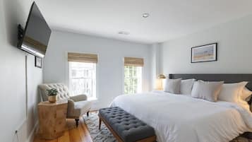 3 bedrooms, desk, iron/ironing board, free WiFi