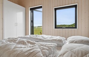 3 bedrooms, travel crib, free WiFi