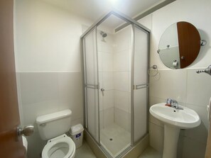 샤워 시설, 레인폴 샤워기, 헤어드라이어, 타월