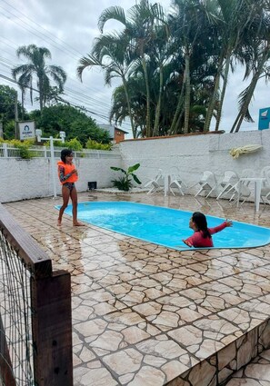 2 albercas al aire libre 