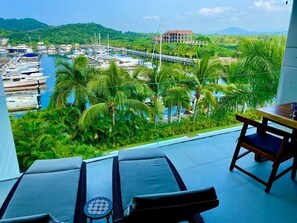 Outdoor dining - Relax in front of Ixtapa's beautiful Marina. (Ixtapa Zihuatanejo)