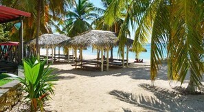 Aan het strand, ligstoelen aan het strand