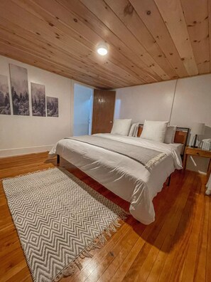 2 bedrooms, WiFi, bed sheets - Adirondack Mountain View Retreat – Downtown Saranac Lake (Saranac Lake)