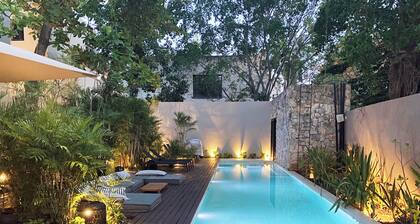 CASA TUUT the only on Paseo de Montejo with 20m pool & gym!