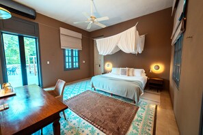 6 soverom, safe på rommet, skrivebord og strykejern/-brett