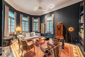 Smart TV, books - CASA TUUT the only on Paseo de Montejo with 20m pool & gym! (Mérida)