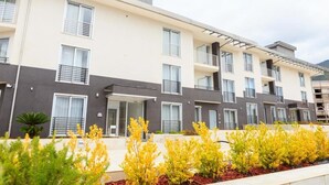 A modern multi-story residential building with balconies, large windows, and a flat roof. - Vignadonica Resort (Fisciano)