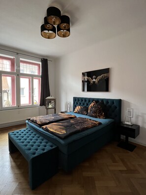 2 chambres, bureau, fer et planche à repasser, accès au Wi-Fi (inclus)