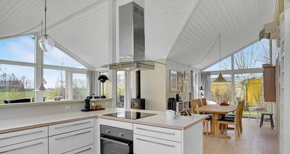 Awesome home in Strøby with WiFi