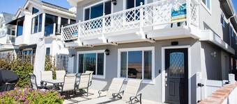 Charming Oceanfront Bottom Unit on Boardwalk
