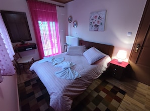 3 chambres, bureau, fer et planche à repasser, Wi-Fi gratuit