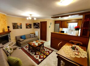 Smart-TV, Kamin, Bücher