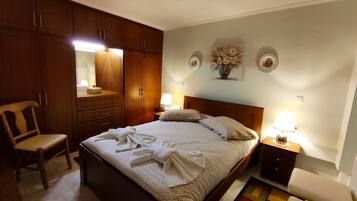 2 bedrooms, iron/ironing board, WiFi, bed sheets