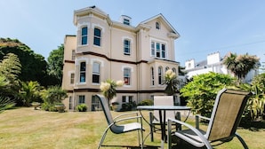 Unclassified image, 2 of 7, button - no5 durely road hotel (Bournemouth)