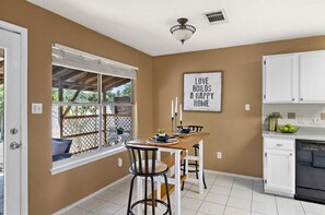 Dining - Relaxing Home in North Austin (Austin)