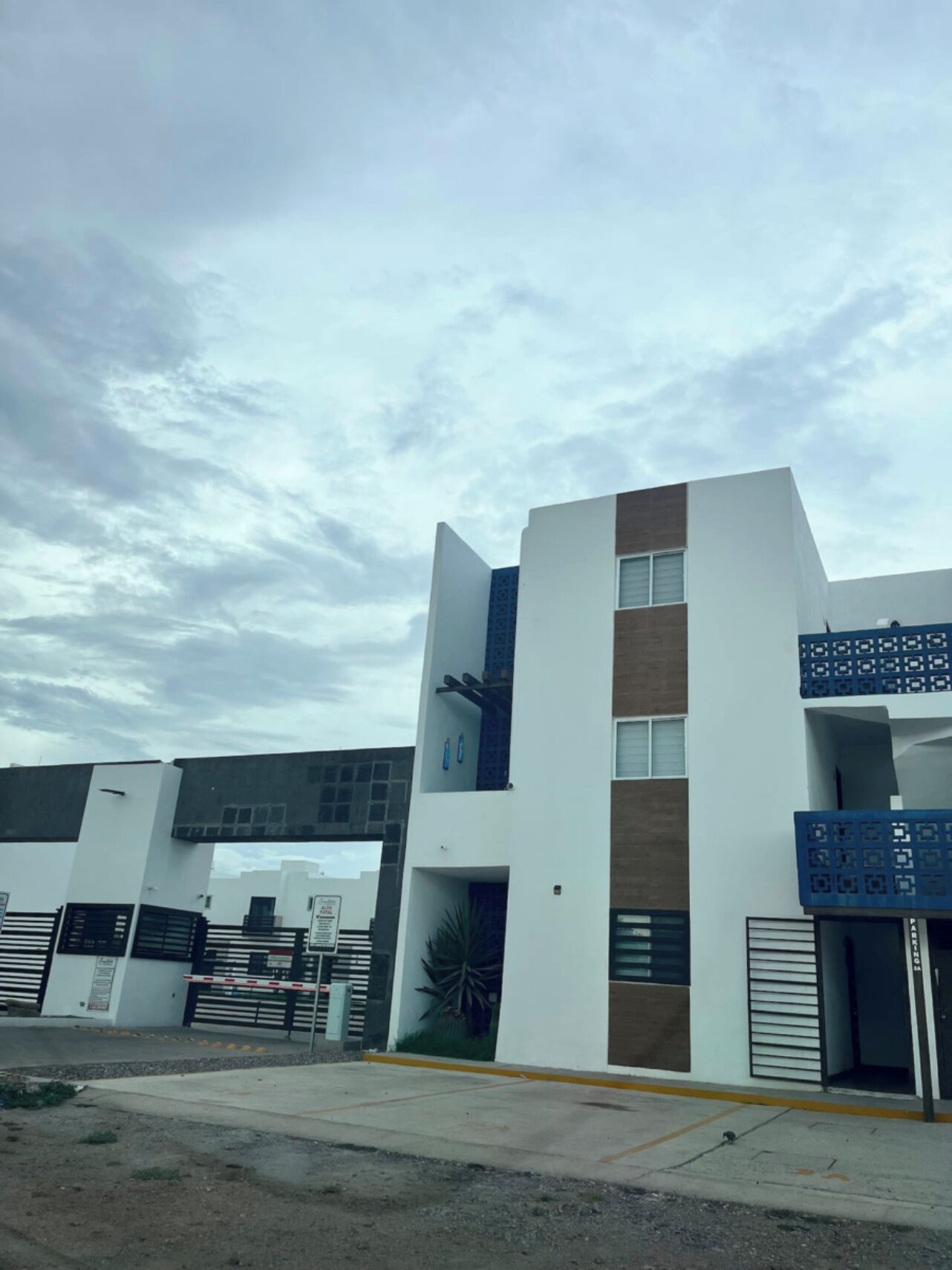 المنشأة من الخارج