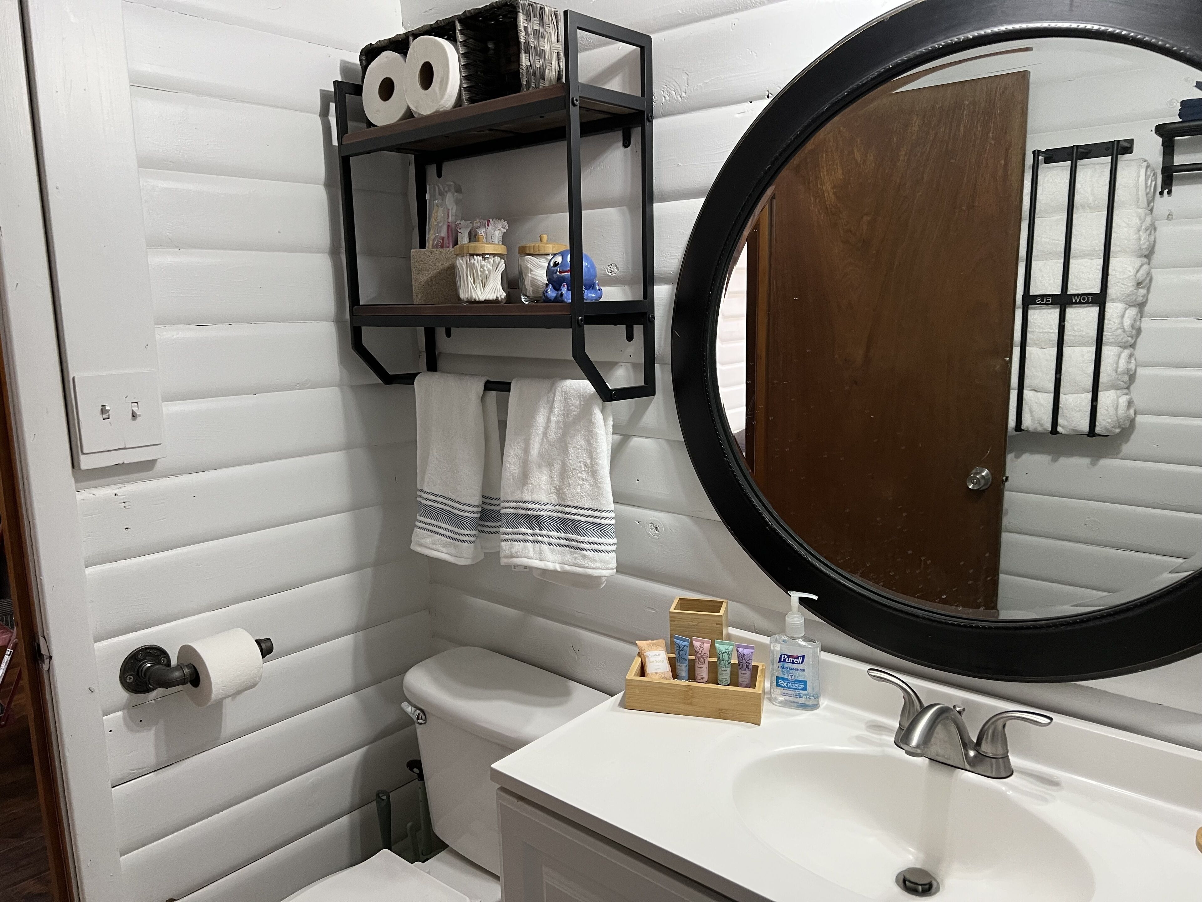 Haartrockner, Handtücher, Toilettenpapier