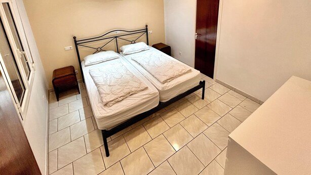 2 Schlafzimmer, Reisekinderbett, kostenloses WLAN, Bettwäsche
