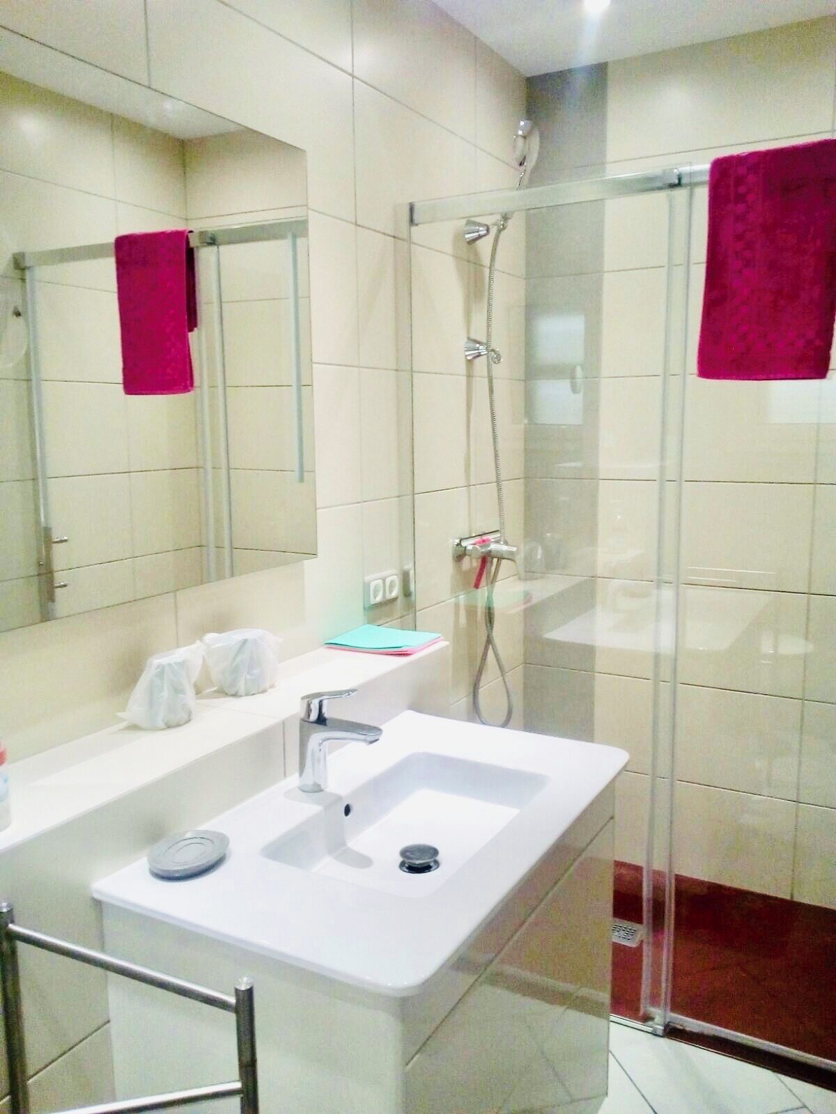 Shower, towels