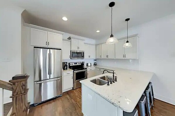 Private kitchen - Cozy Nash Condo*Free Parking (Nashville)