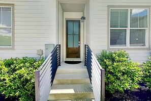 Exterior detail - Cozy Nash Condo*Free Parking (Nashville)
