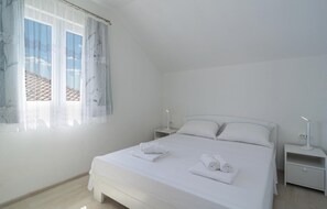 3 bedrooms, free WiFi, bed sheets