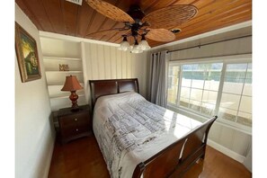 Room - The perfect Gulfport Fl Getaway! (Gulfport)