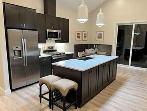 Fridge, microwave, oven, stovetop - Rivers Edge Home @Chimney Rock Village, NC (Chimney Rock)