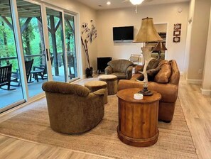 Smart TV, fireplace, DVD player, video library - Rivers Edge Home @Chimney Rock Village, NC (Chimney Rock)