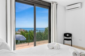 3 bedrooms, in-room safe, iron/ironing board, free WiFi