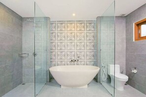Bathroom - Happy Family 4Br Villa In Seminyak (Bali)