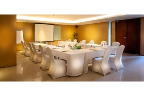 Meeting facility - Deluxe 1Br Pool View Hotel In Seminyak (Bali)